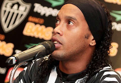 Ronaldinho: Messi và Neymar là hai cầu thủ nghệ thuật nhất thế giới